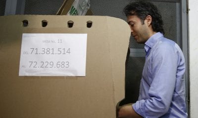 Daniel Quintero votando