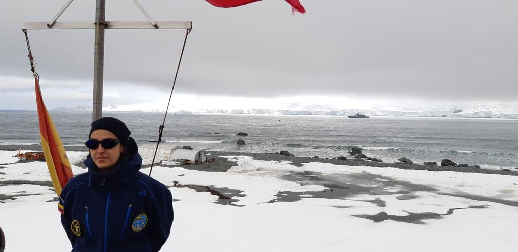 La piloto e historiadora colombiana Natalia Jaramillo, mapeadora de la Antártida. FOTO: @CCO_Antartica