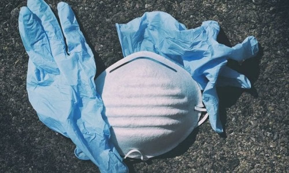 Los guantes de látex desechables engrosan los guantes médicos de goma 