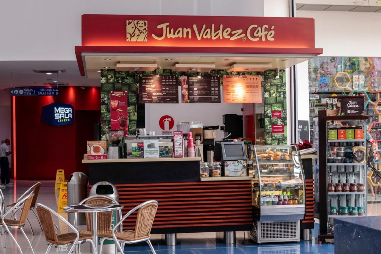 Un café a la mesa: Juan Valdez reabre sus tiendas y dice ¡gracias por el  apoyo! - Forbes Colombia