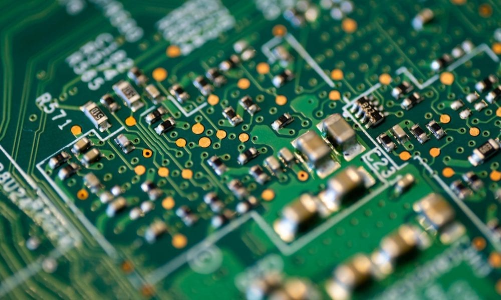 Escasez de chips amenaza la producción mundial de dispositivos