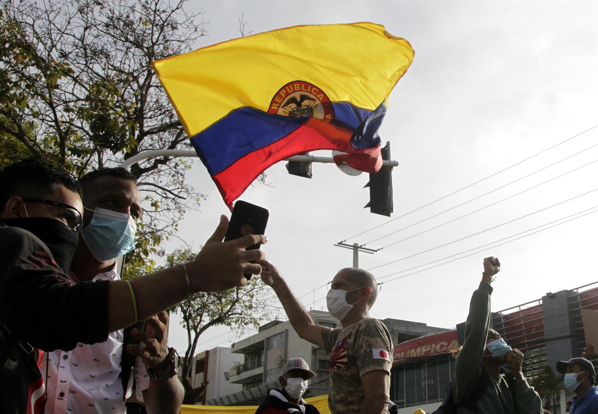 Baja en la calificación de Colombia pasa su nota de crédito a 'país basura'