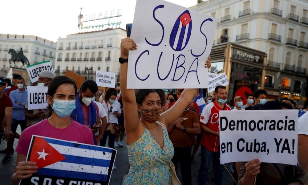 Se extienden protestas en Cuba y reportan saqueos a tiendas - Forbes  Colombia