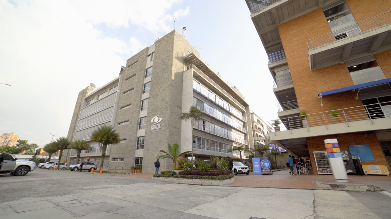 Escándalo de acoso sexual estremece a Caracol Televisión, el mayor canal de  TV de Colombia - Forbes Colombia