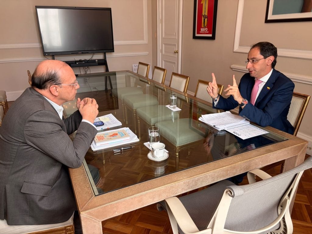 Ministro de Hacienda, Germán Ávila, y vicepresidente electo de Colombia, José Manuel Restrepo.